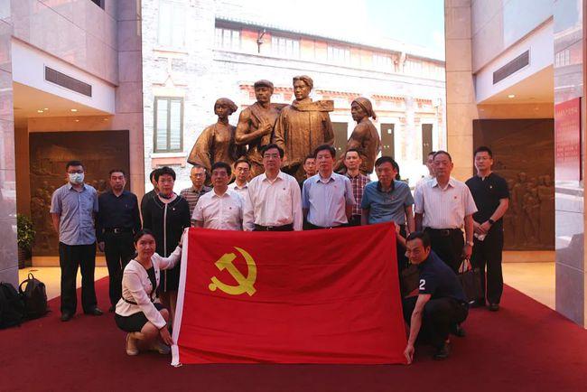 过年回家,请你的中介朋友吃顿饭吧!他们很苦的...