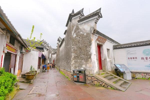 去工厂面试时，说一天十小时，结果去上班却是十个半小时，你说这样的工厂可以干下去吗？游戏画面